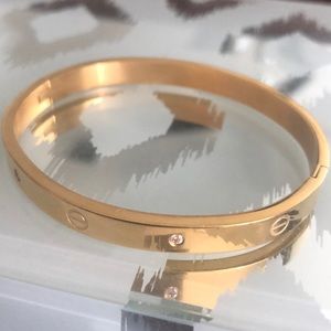 Gold Bracelet by The Peachbox